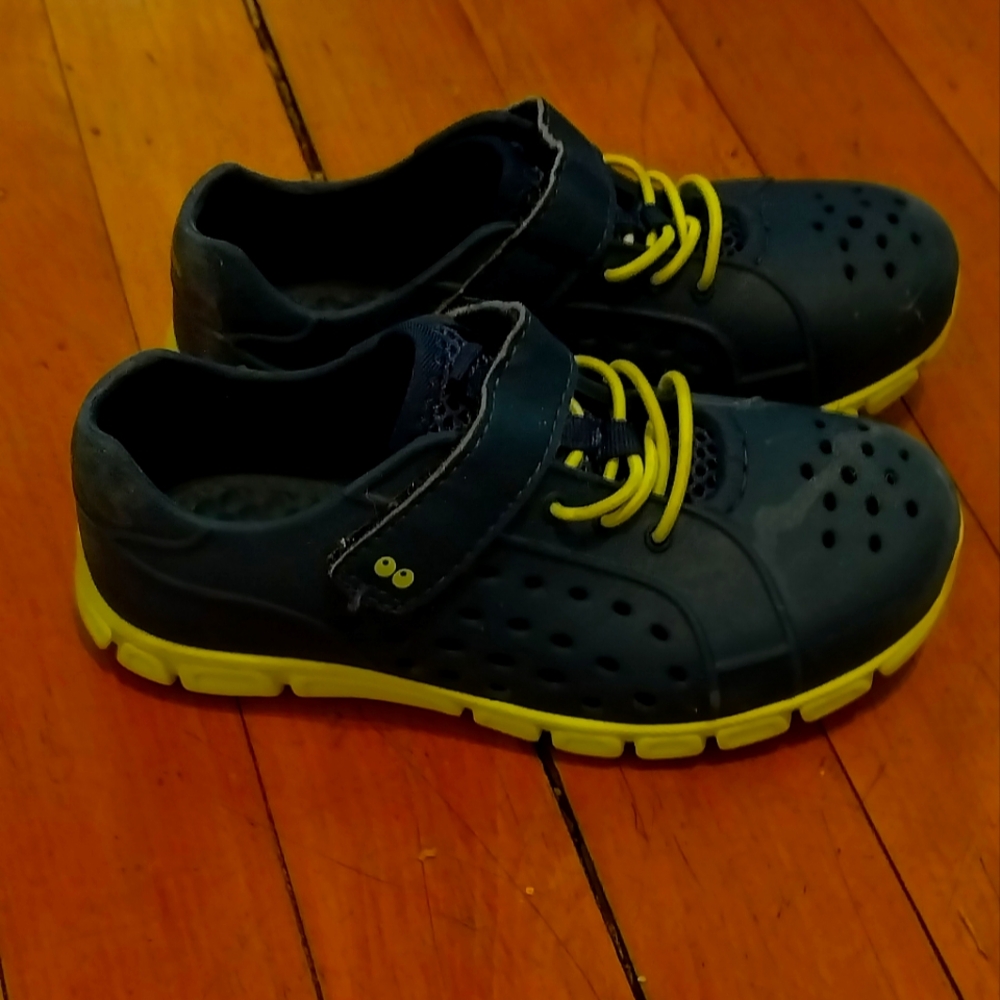 Stride Rite Blue and Yellow Water Shoes Lightweight Breathable Design